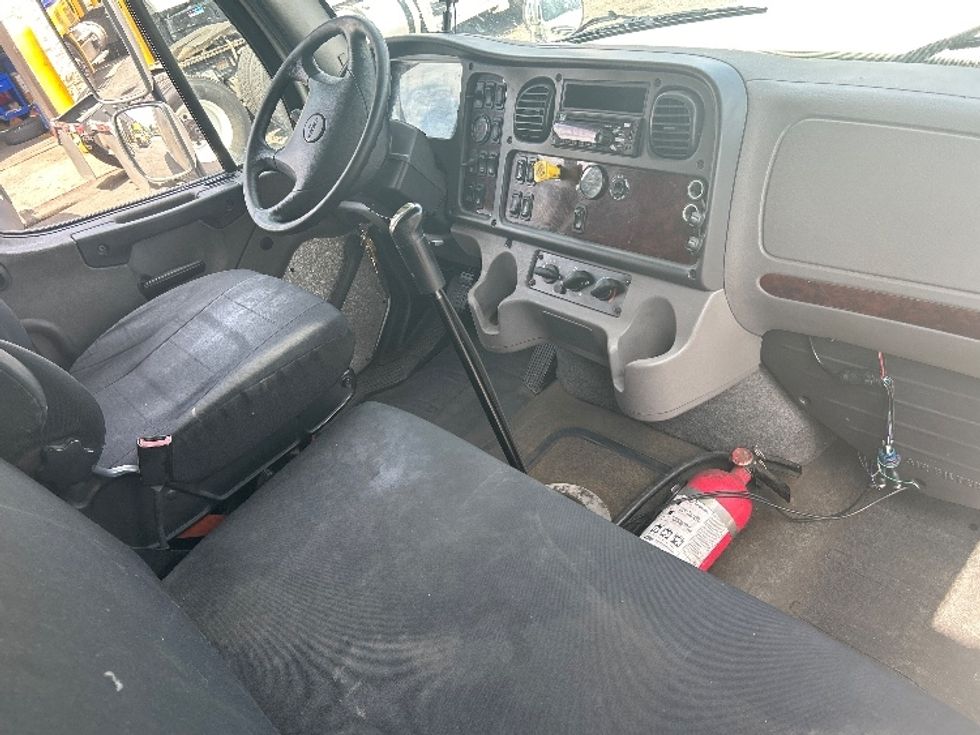 Medium Duty Box Truck-Light and Medium Duty Trucks-Freightliner-2019-M211264S-North Bergen-NJ-216,102\n\t\tmiles-$ 87,000 - Image 22