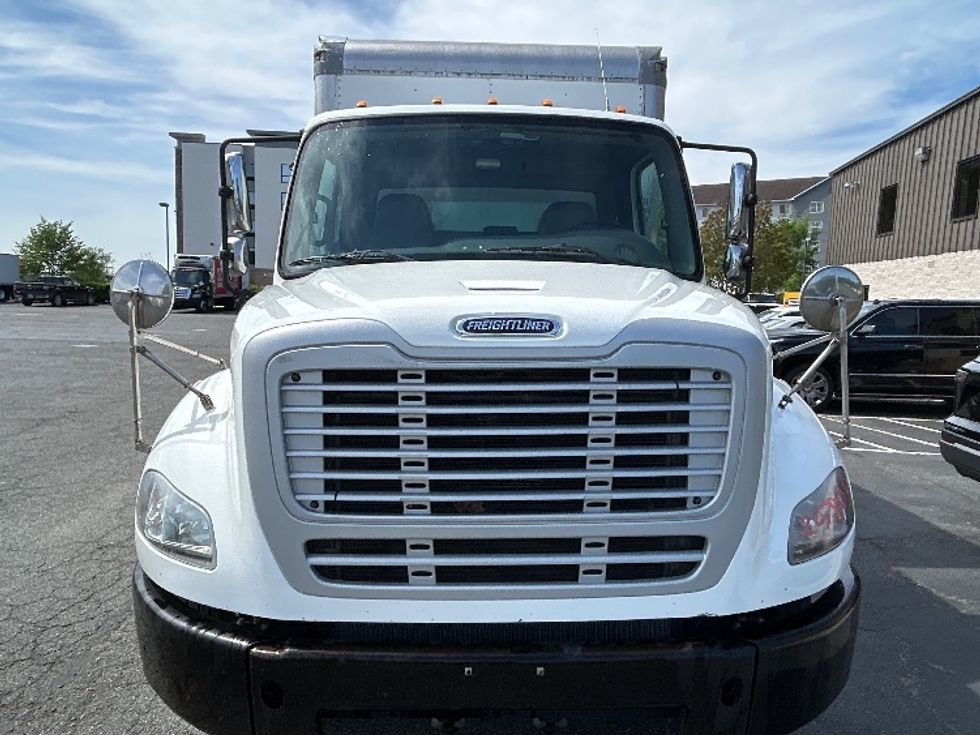 Medium Duty Box Truck-Light and Medium Duty Trucks-Freightliner-2019-M211264S-Prince George-VA-241,461\n\t\tmiles-$ 81,000 - Image 2