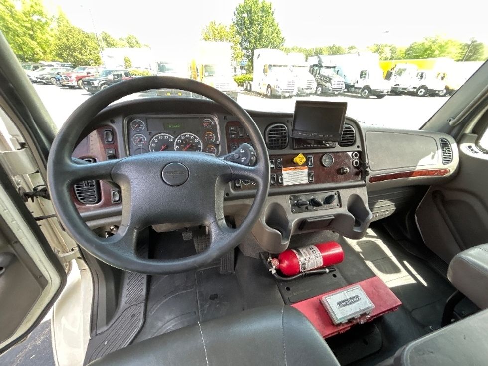 Medium Duty Box Truck-Light and Medium Duty Trucks-Freightliner-2019-M211264S-Prince George-VA-241,461\n\t\tmiles-$ 81,000 - Image 17