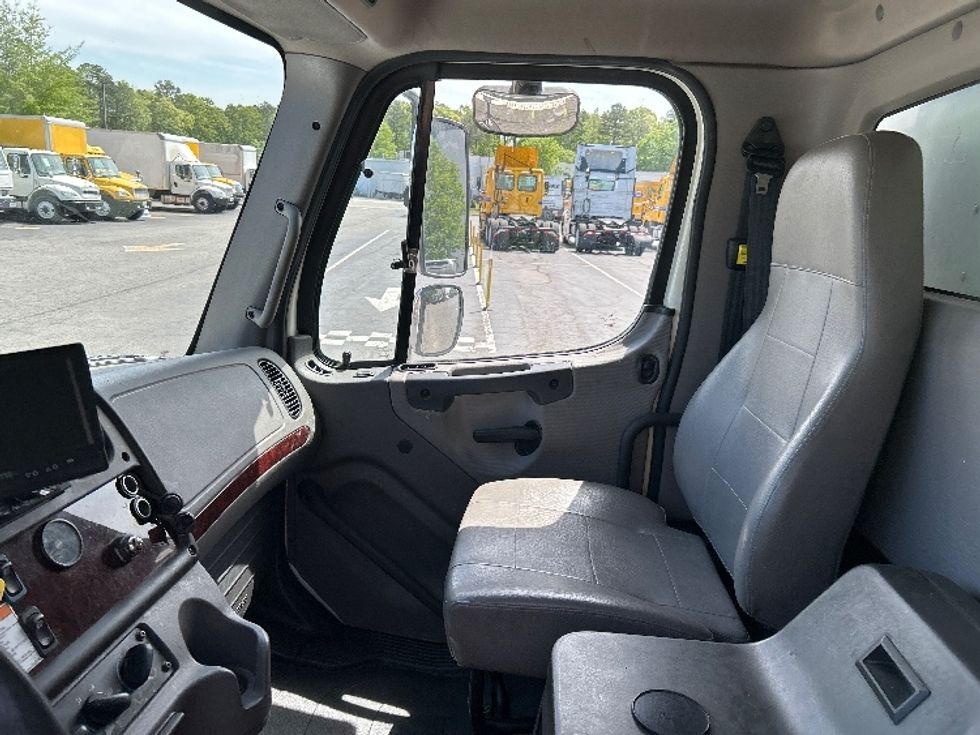 Medium Duty Box Truck-Light and Medium Duty Trucks-Freightliner-2019-M211264S-Prince George-VA-241,461\n\t\tmiles-$ 81,000 - Image 18