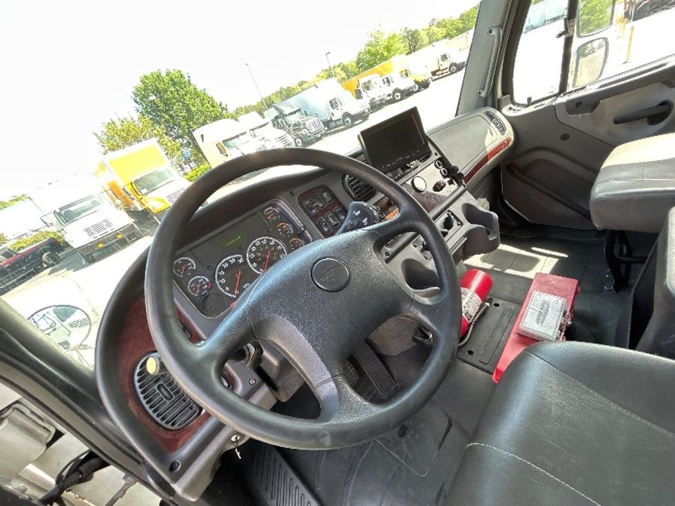 Medium Duty Box Truck-Light and Medium Duty Trucks-Freightliner-2019-M211264S-Prince George-VA-241,461\n\t\tmiles-$ 81,000 - Image 16