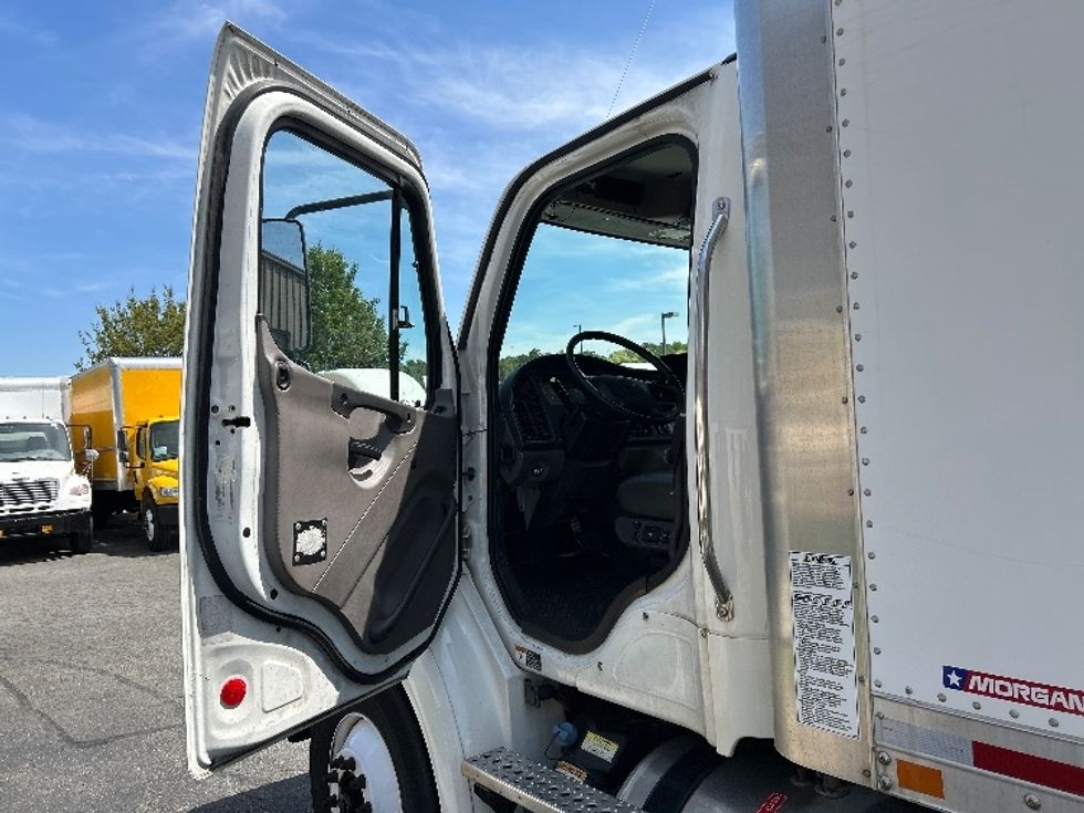 Medium Duty Box Truck-Light and Medium Duty Trucks-Freightliner-2019-M211264S-Prince George-VA-241,461\n\t\tmiles-$ 81,000 - Image 15