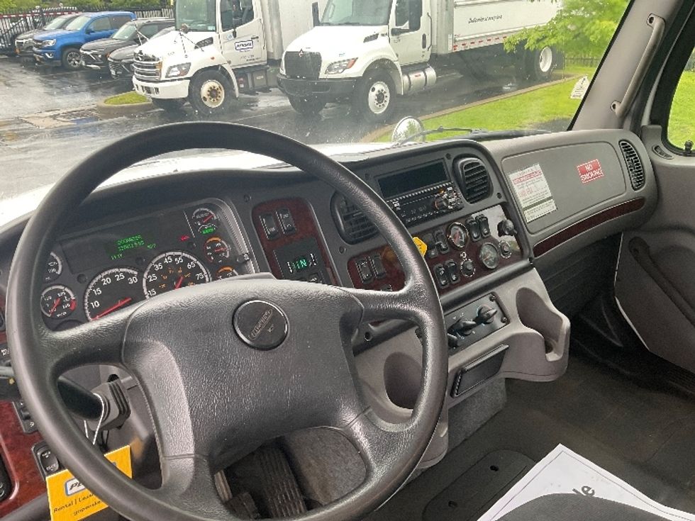Medium Duty Box Truck-Light and Medium Duty Trucks-Freightliner-2019-M211264S-Rochester-NY-142,949\n\t\tmiles-$ 94,000 - Image 18
