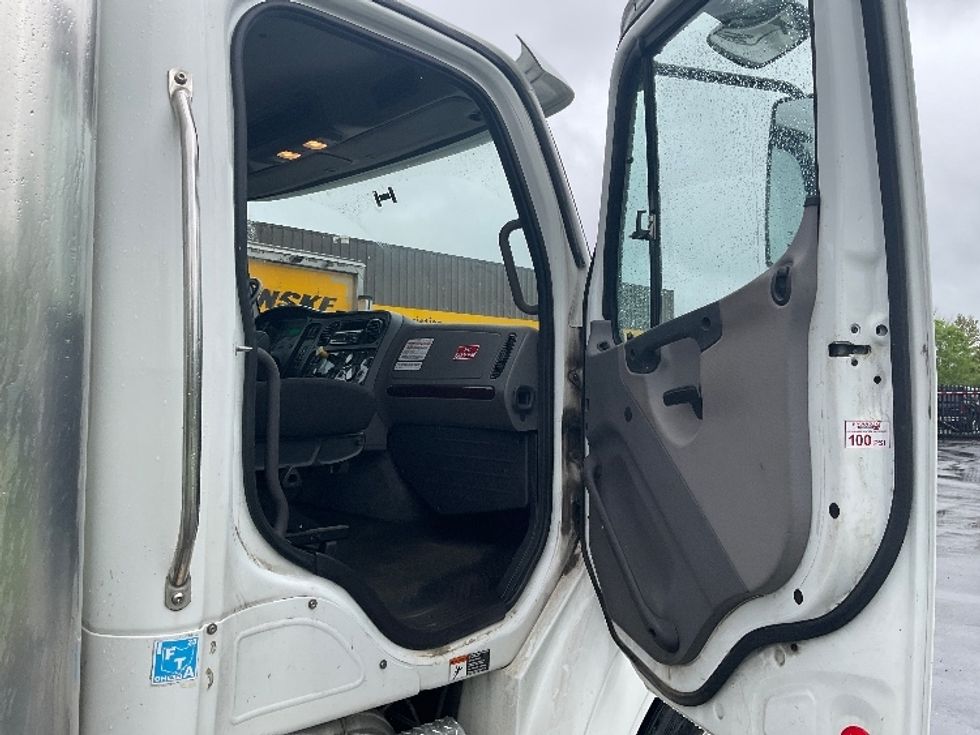 Medium Duty Box Truck-Light and Medium Duty Trucks-Freightliner-2019-M211264S-Rochester-NY-142,949\n\t\tmiles-$ 94,000 - Image 20