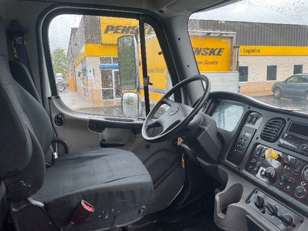 Medium Duty Box Truck-Light and Medium Duty Trucks-Freightliner-2019-M211264S-Rochester-NY-142,949\n\t\tmiles-$ 94,000 - Image 22