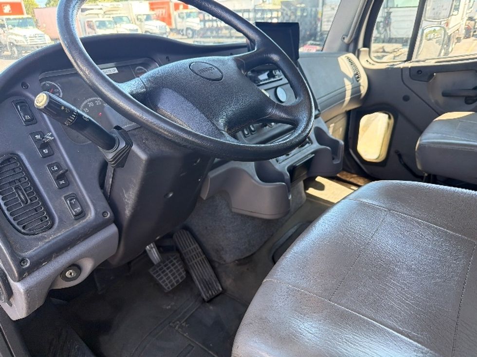 Medium Duty Box Truck-Light and Medium Duty Trucks-Freightliner-2019-M211264S-Springfield-MA-146,704\n\t\tmiles-$ 74,750 - Image 17