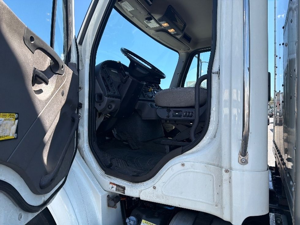 Medium Duty Box Truck-Light and Medium Duty Trucks-Freightliner-2019-M211264S-Springfield-MA-146,704\n\t\tmiles-$ 74,750 - Image 16