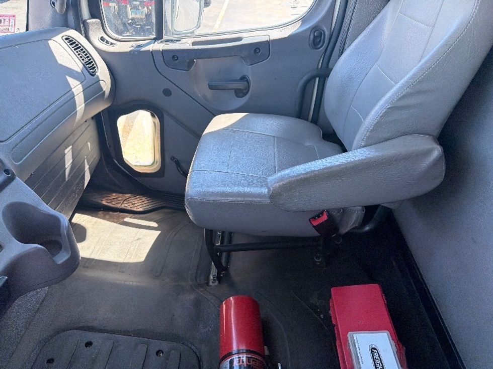 Medium Duty Box Truck-Light and Medium Duty Trucks-Freightliner-2019-M211264S-Springfield-MA-146,704\n\t\tmiles-$ 74,750 - Image 19
