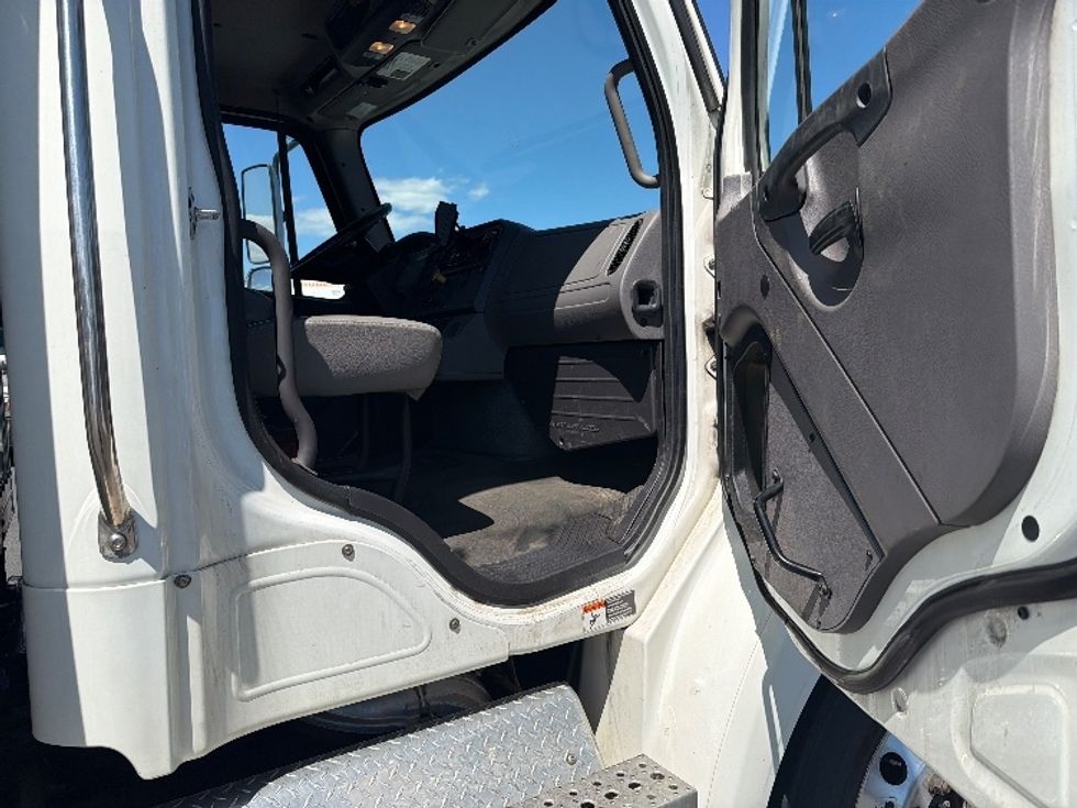 Medium Duty Box Truck-Light and Medium Duty Trucks-Freightliner-2019-M211264S-Springfield-MA-146,704\n\t\tmiles-$ 74,750 - Image 20