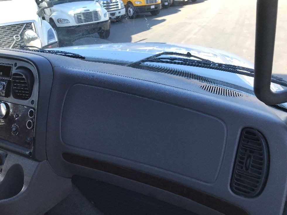 Medium Duty Box Truck-Light and Medium Duty Trucks-Freightliner-2019-M211264S-West Sacramento-CA-224,806\n\t\tmiles-$ 89,250 - Image 21