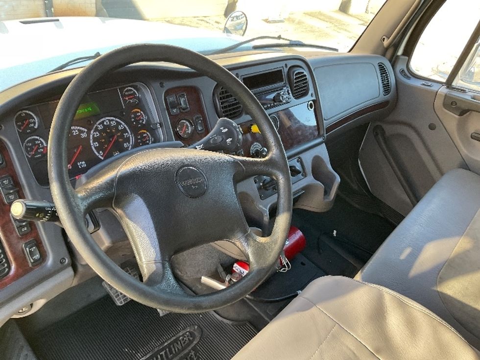 Medium Duty Box Truck-Light and Medium Duty Trucks-Freightliner-2019-M211264S-Wilkes Barre-PA-171,508\n\t\tmiles-$ 80,250 - Image 17