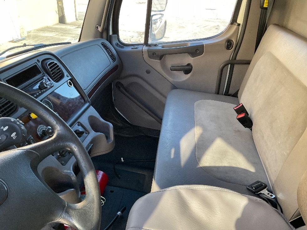 Medium Duty Box Truck-Light and Medium Duty Trucks-Freightliner-2019-M211264S-Wilkes Barre-PA-171,508\n\t\tmiles-$ 80,250 - Image 19