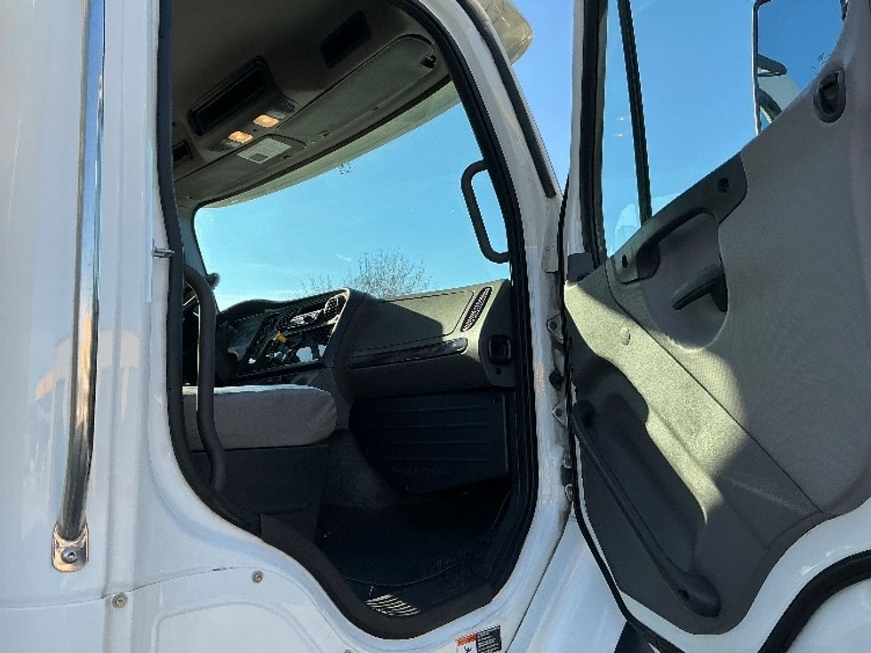 Medium Duty Box Truck-Light and Medium Duty Trucks-Freightliner-2019-M211264S-Wilkes Barre-PA-171,508\n\t\tmiles-$ 80,250 - Image 20