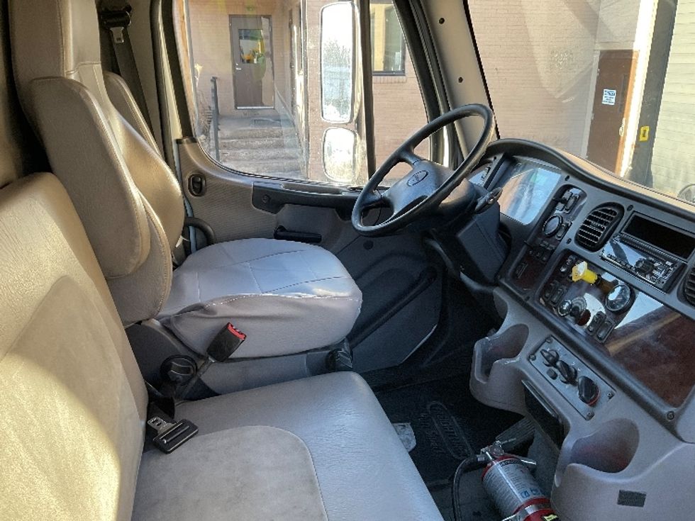 Medium Duty Box Truck-Light and Medium Duty Trucks-Freightliner-2019-M211264S-Wilkes Barre-PA-171,508\n\t\tmiles-$ 80,250 - Image 22