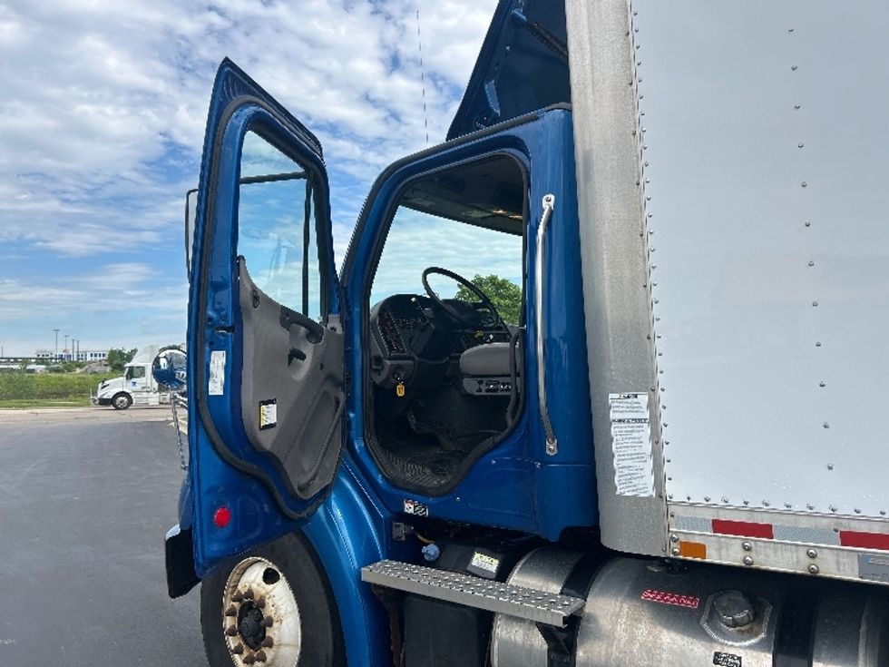 Medium Duty Box Truck-Light and Medium Duty Trucks-Freightliner-2019-M211264S-Windsor-WI-366,077\n\t\tmiles-$ 63,750 - Image 15