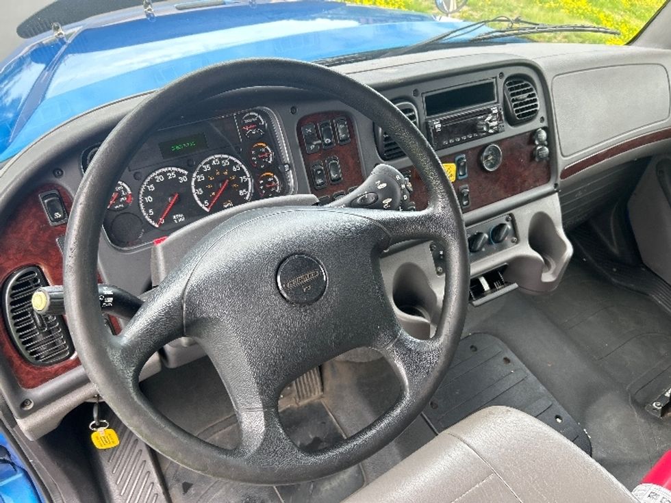 Medium Duty Box Truck-Light and Medium Duty Trucks-Freightliner-2019-M211264S-Windsor-WI-366,077\n\t\tmiles-$ 63,750 - Image 16