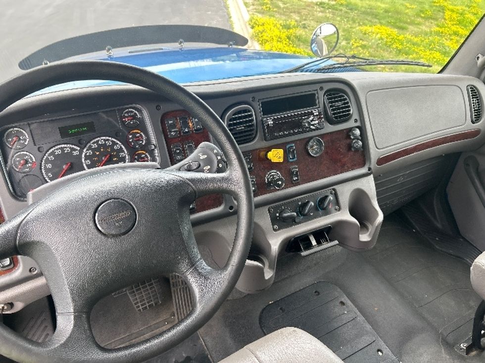 Medium Duty Box Truck-Light and Medium Duty Trucks-Freightliner-2019-M211264S-Windsor-WI-366,077\n\t\tmiles-$ 63,750 - Image 17