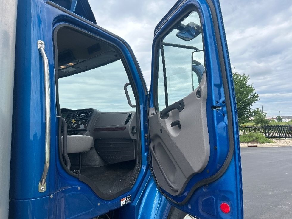 Medium Duty Box Truck-Light and Medium Duty Trucks-Freightliner-2019-M211264S-Windsor-WI-366,077\n\t\tmiles-$ 63,750 - Image 19