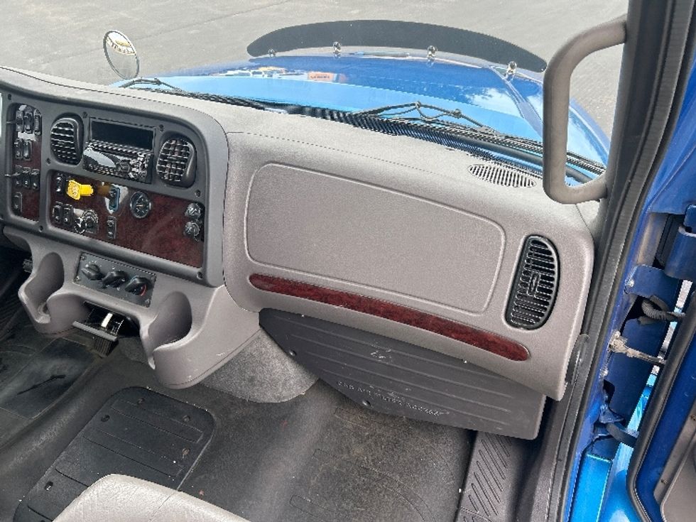 Medium Duty Box Truck-Light and Medium Duty Trucks-Freightliner-2019-M211264S-Windsor-WI-366,077\n\t\tmiles-$ 63,750 - Image 20