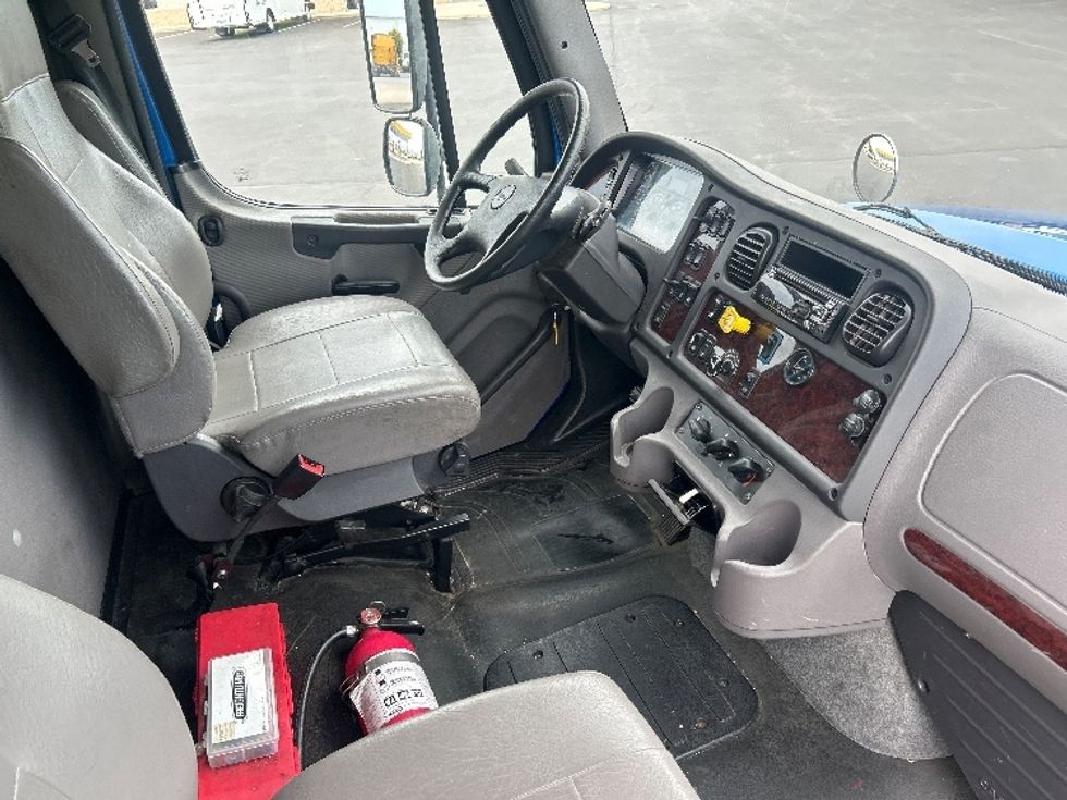 Medium Duty Box Truck-Light and Medium Duty Trucks-Freightliner-2019-M211264S-Windsor-WI-366,077\n\t\tmiles-$ 63,750 - Image 21
