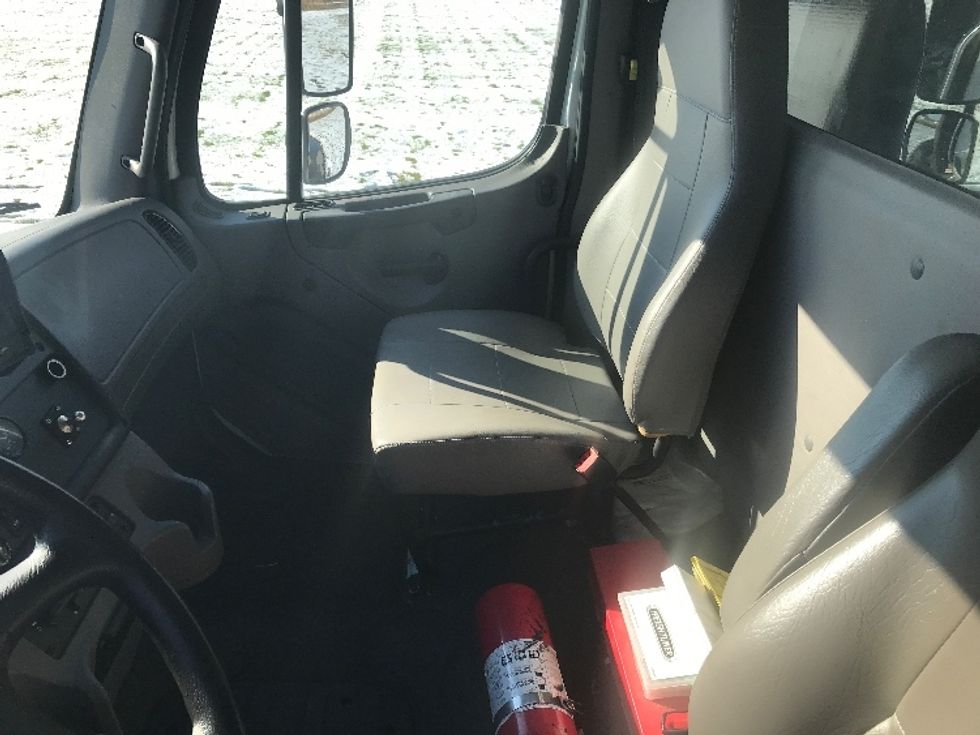 Medium Duty Box Truck-Light and Medium Duty Trucks-Freightliner-2019-M211284S-Cleona-PA-85,716\n\t\tmiles-$ 125,500 - Image 18