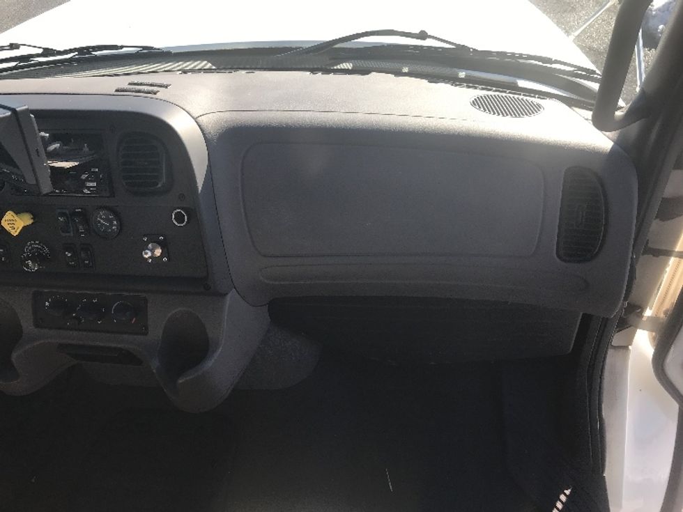 Medium Duty Box Truck-Light and Medium Duty Trucks-Freightliner-2019-M211284S-Cleona-PA-85,716\n\t\tmiles-$ 125,500 - Image 20