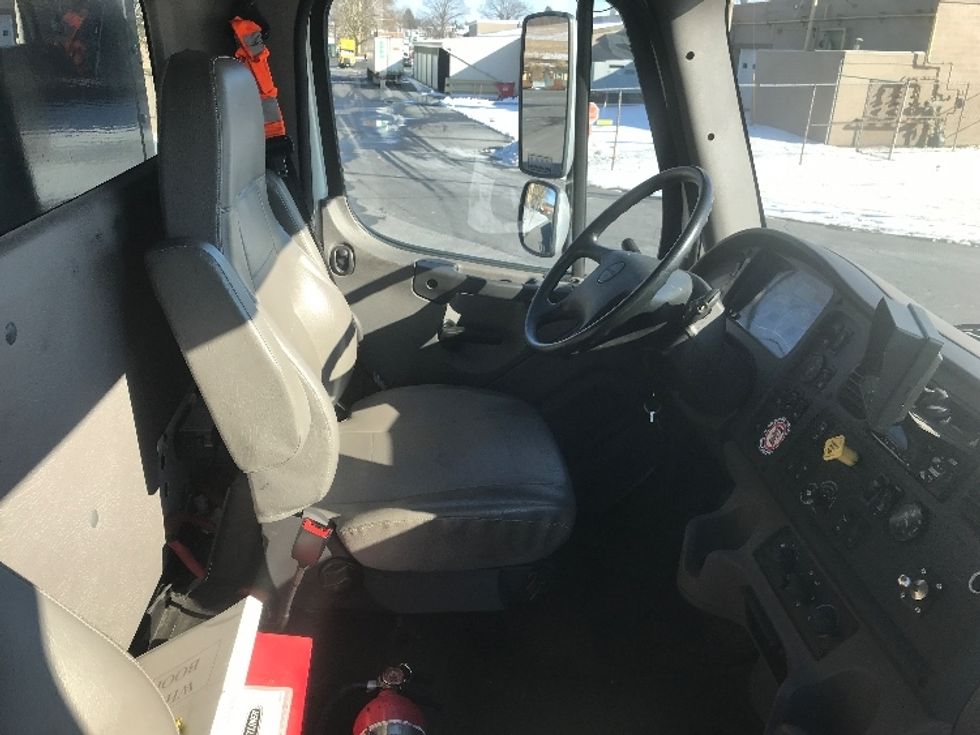Medium Duty Box Truck-Light and Medium Duty Trucks-Freightliner-2019-M211284S-Cleona-PA-85,716\n\t\tmiles-$ 125,500 - Image 21