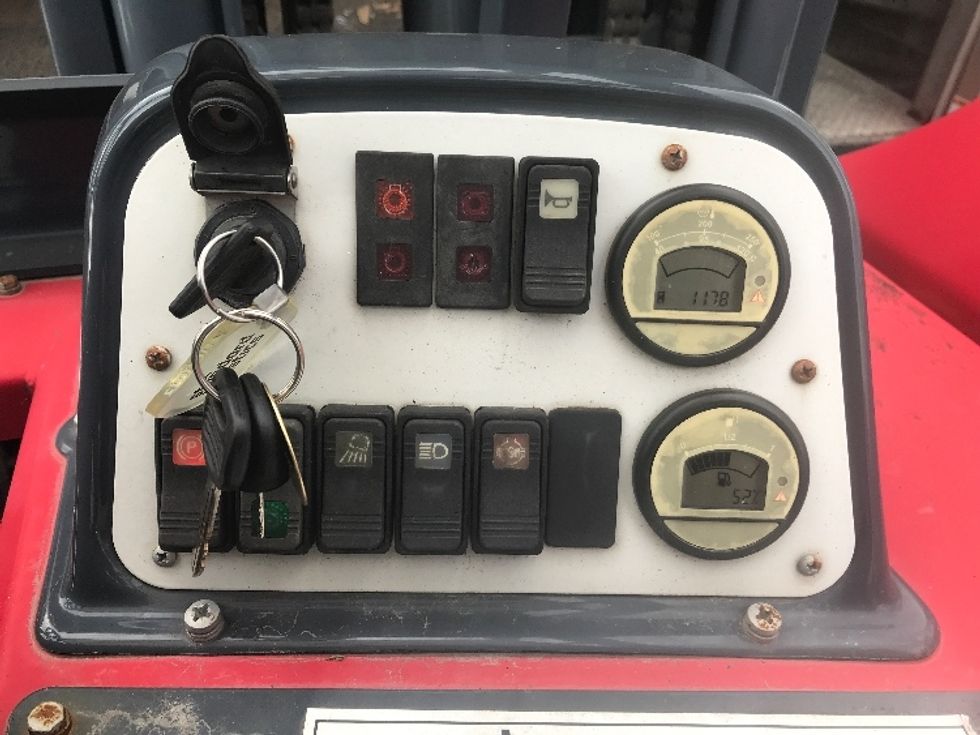 Medium Duty Box Truck-Light and Medium Duty Trucks-Freightliner-2019-M211284S-Cleona-PA-85,716\n\t\tmiles-$ 125,500 - Image 26