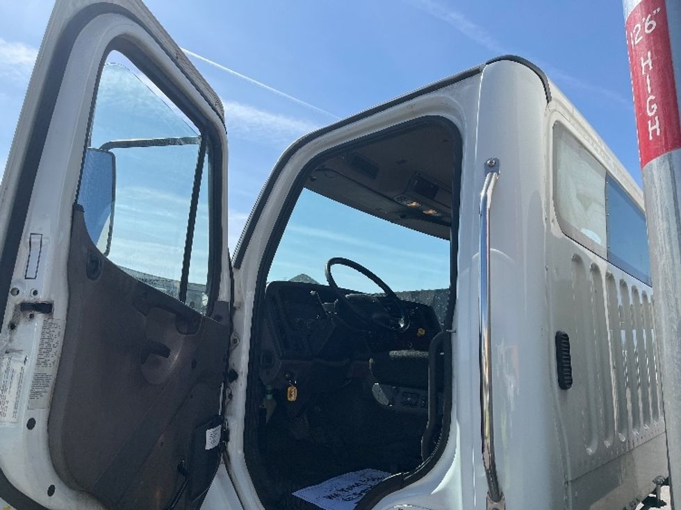 Medium Duty Box Truck-Light and Medium Duty Trucks-Freightliner-2019-M211284S-Warren-MI-333,469\n\t\tmiles-$ 85,250 - Image 16
