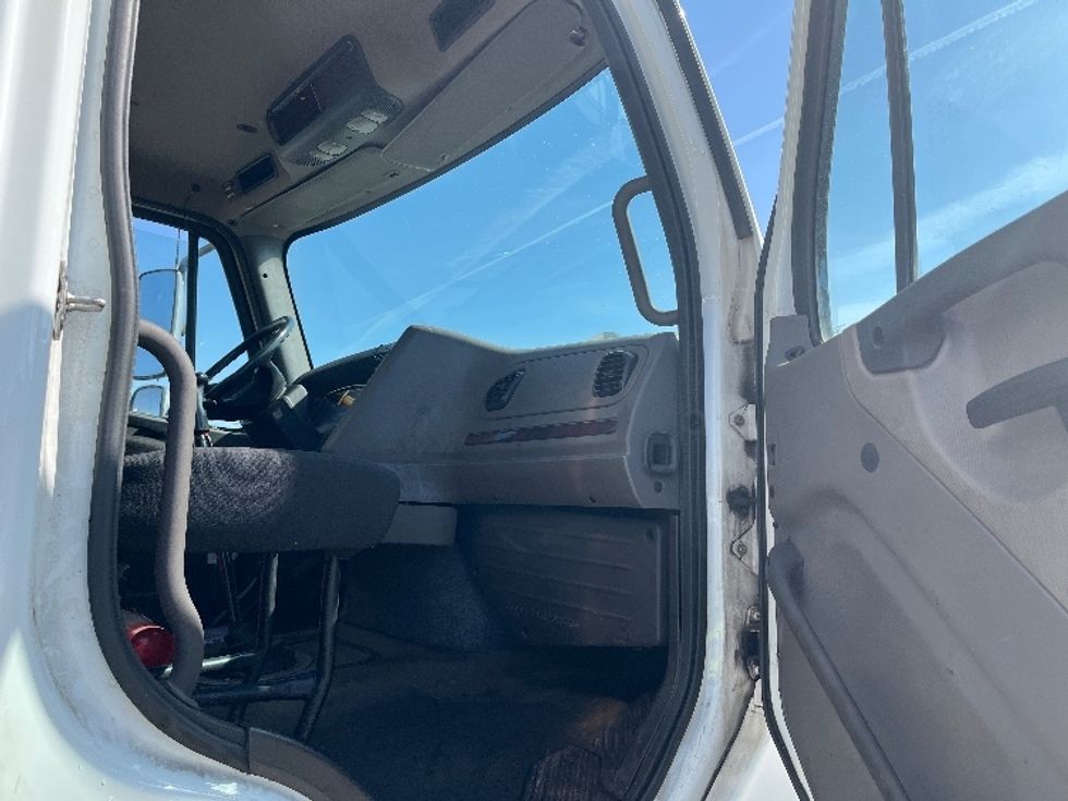 Medium Duty Box Truck-Light and Medium Duty Trucks-Freightliner-2019-M211284S-Warren-MI-333,469\n\t\tmiles-$ 85,250 - Image 20