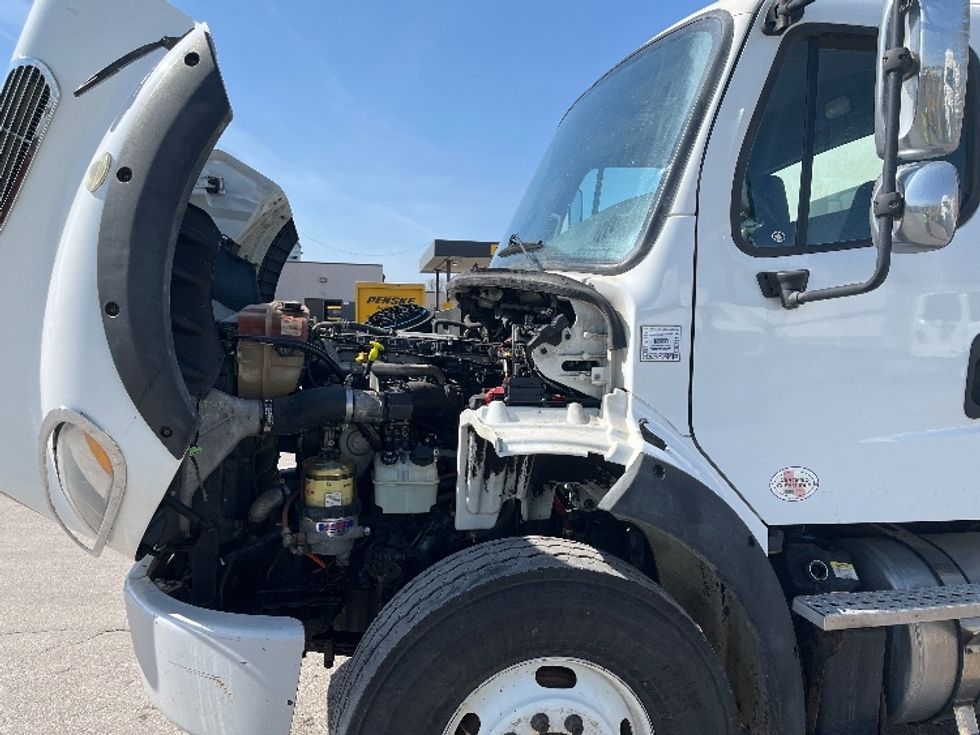 Medium Duty Box Truck-Light and Medium Duty Trucks-Freightliner-2019-M211284S-Warren-MI-333,469\n\t\tmiles-$ 85,250 - Image 24