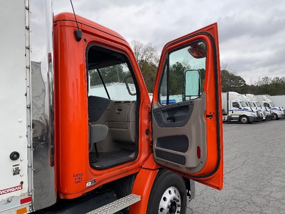 Medium Duty Box Truck-Light and Medium Duty Trucks-Freightliner-2020-Cascadia X11364S-Little Rock-AR-366,815\n\t\tmiles-$ 82,250 - Image 17