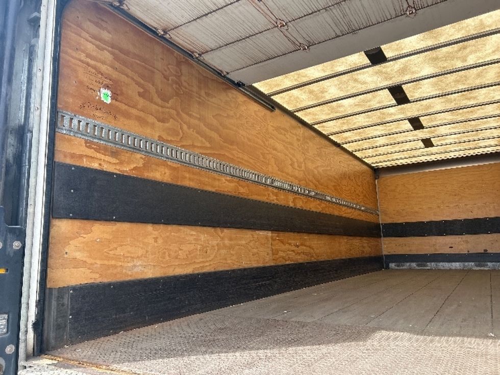 Medium Duty Box Truck-Light and Medium Duty Trucks-Freightliner-2020-M2-Abbotsford-BC-144,090\n\t\tkm-$ 77,000 - Image 11