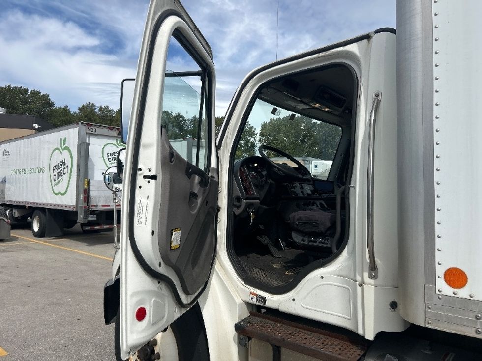 Medium Duty Box Truck-Light and Medium Duty Trucks-Freightliner-2020-M2-Abbotsford-BC-144,090\n\t\tkm-$ 77,000 - Image 16