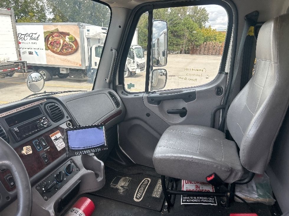 Medium Duty Box Truck-Light and Medium Duty Trucks-Freightliner-2020-M2-Abbotsford-BC-144,090\n\t\tkm-$ 77,000 - Image 19