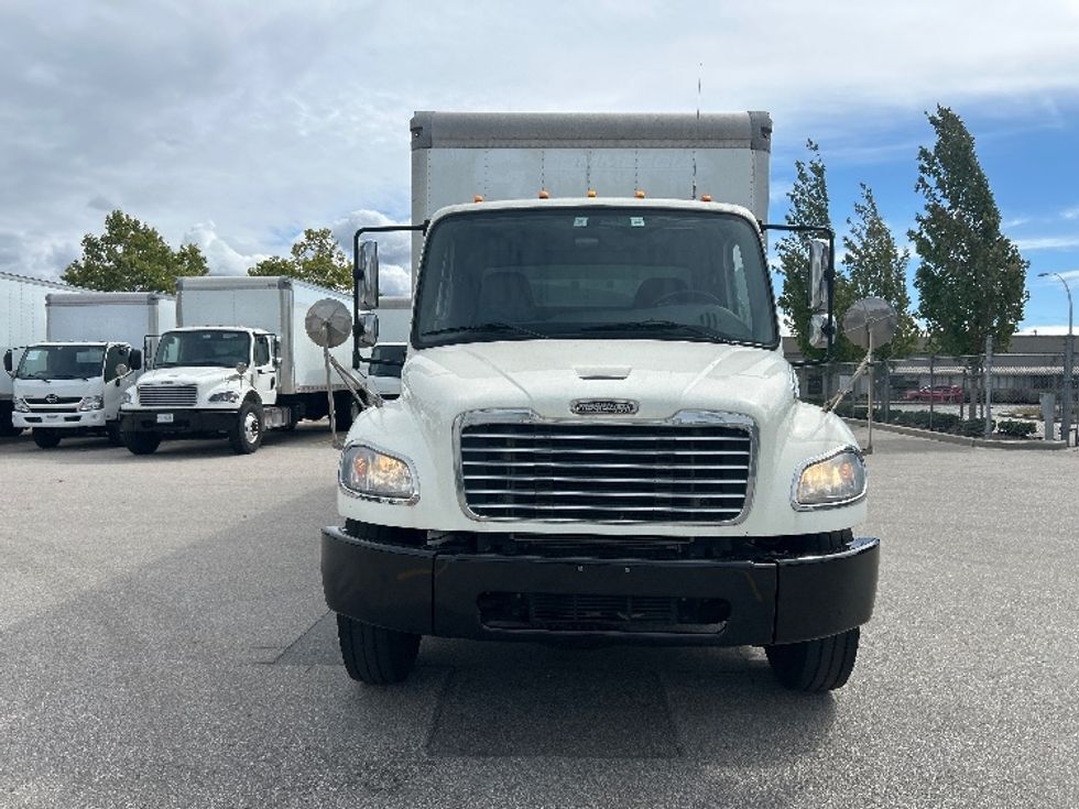 Medium Duty Box Truck-Light and Medium Duty Trucks-Freightliner-2020-M2-Abbotsford-BC-144,090\n\t\tkm-$ 77,000 - Image 2