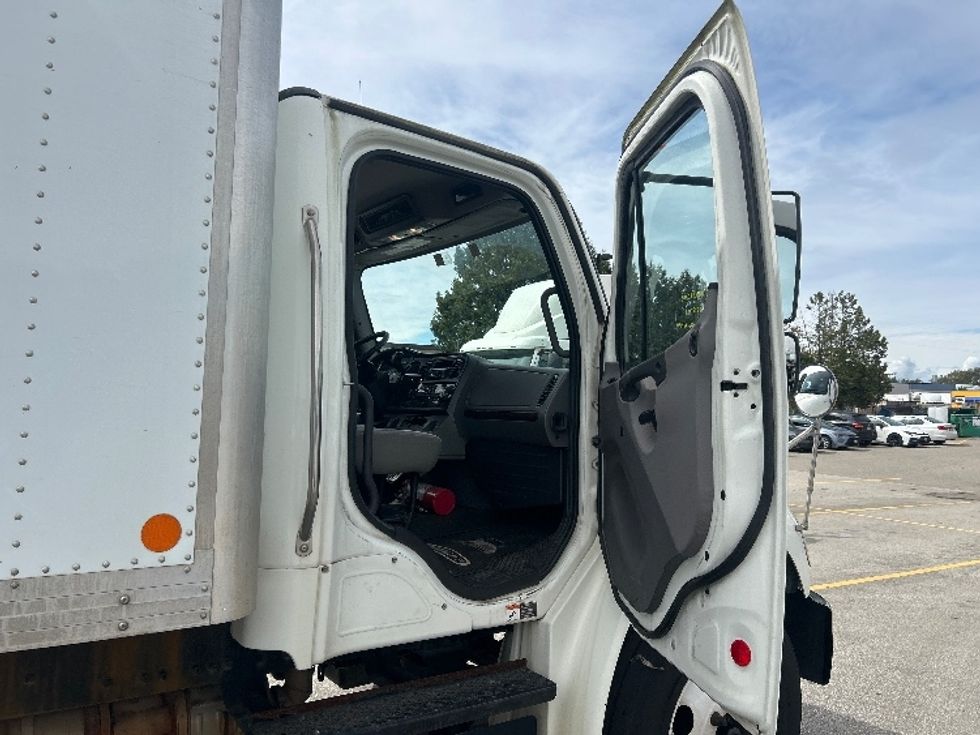 Medium Duty Box Truck-Light and Medium Duty Trucks-Freightliner-2020-M2-Abbotsford-BC-144,090\n\t\tkm-$ 77,000 - Image 20
