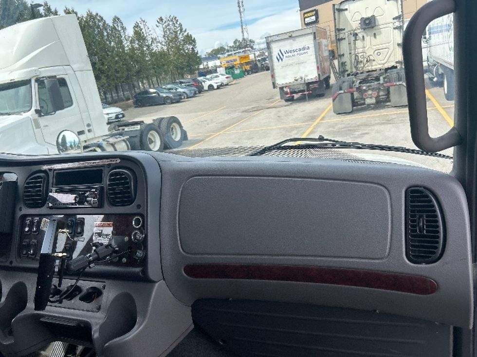 Medium Duty Box Truck-Light and Medium Duty Trucks-Freightliner-2020-M2-Abbotsford-BC-144,090\n\t\tkm-$ 77,000 - Image 21