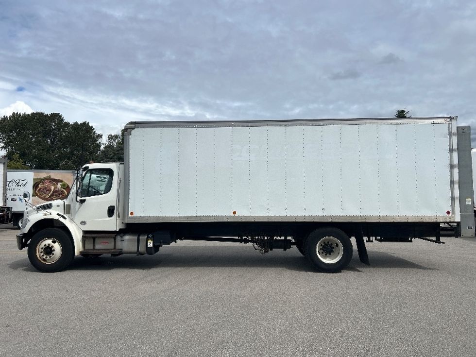 Medium Duty Box Truck-Light and Medium Duty Trucks-Freightliner-2020-M2-Abbotsford-BC-144,090\n\t\tkm-$ 77,000 - Image 4