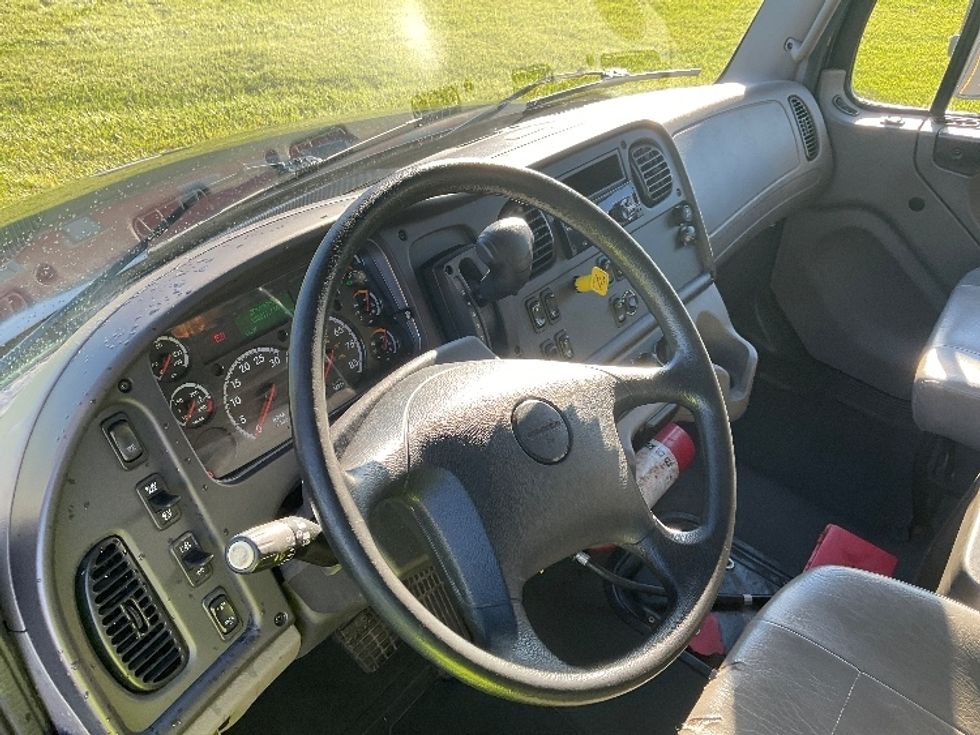 Medium Duty Box Truck-Light and Medium Duty Trucks-Freightliner-2020-M2-Akron-OH-152,611\n\t\tmiles-$ 58,000 - Image 17