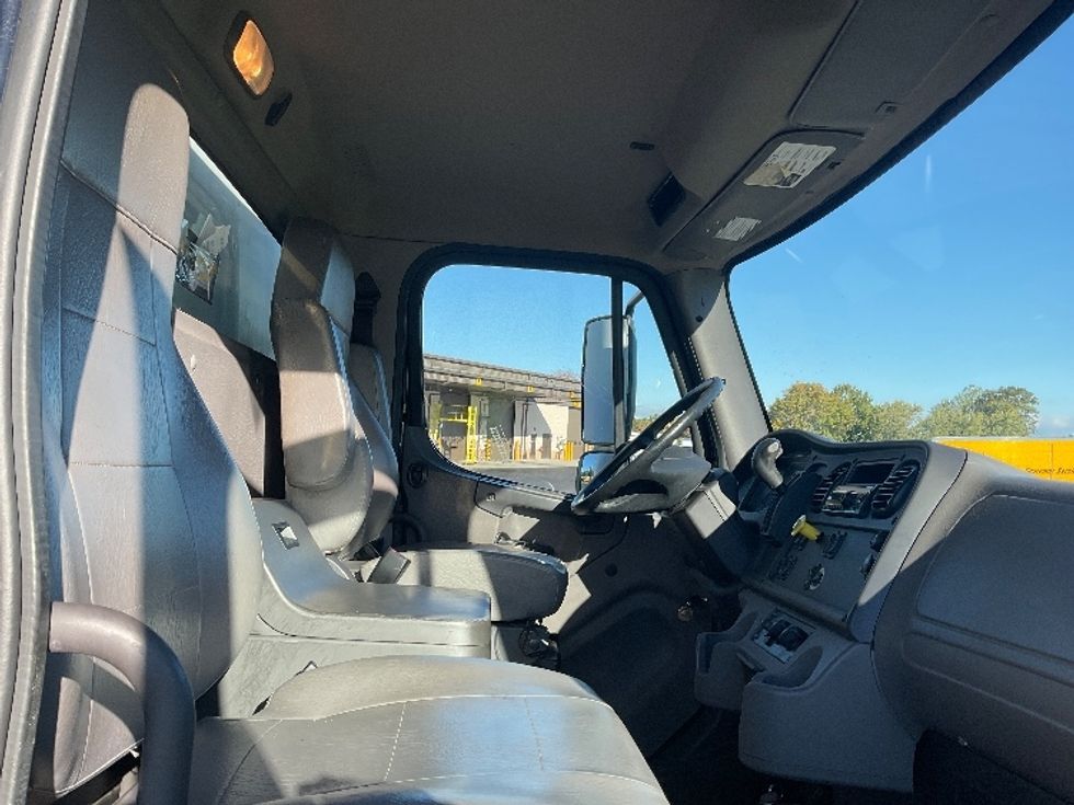 Medium Duty Box Truck-Light and Medium Duty Trucks-Freightliner-2020-M2-Akron-OH-152,611\n\t\tmiles-$ 58,000 - Image 22