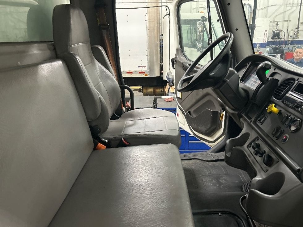 Medium Duty Box Truck-Light and Medium Duty Trucks-Freightliner-2020-M2-Akron-OH-167,914\n\t\tmiles-$ 54,750 - Image 22