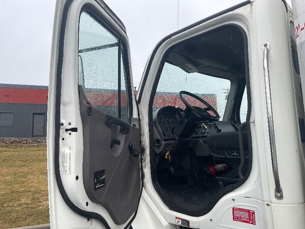 Medium Duty Box Truck-Light and Medium Duty Trucks-Freightliner-2020-M2-Akron-OH-177,577\n\t\tmiles-$ 49,000 - Image 16