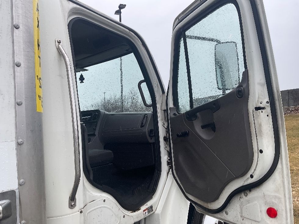 Medium Duty Box Truck-Light and Medium Duty Trucks-Freightliner-2020-M2-Akron-OH-177,577\n\t\tmiles-$ 49,000 - Image 20