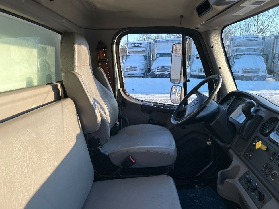 Medium Duty Box Truck-Light and Medium Duty Trucks-Freightliner-2020-M2-Akron-OH-184,014\n\t\tmiles-$ 52,250 - Image 17