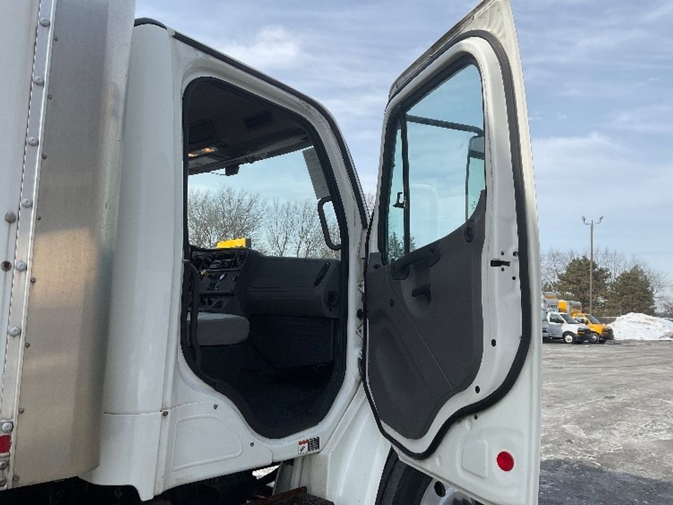Medium Duty Box Truck-Light and Medium Duty Trucks-Freightliner-2020-M2-Akron-OH-184,213\n\t\tmiles-$ 48,000 - Image 20