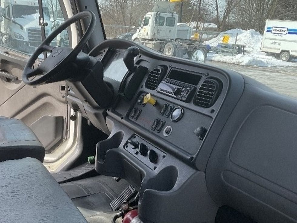 Medium Duty Box Truck-Light and Medium Duty Trucks-Freightliner-2020-M2-Akron-OH-184,213\n\t\tmiles-$ 48,000 - Image 22