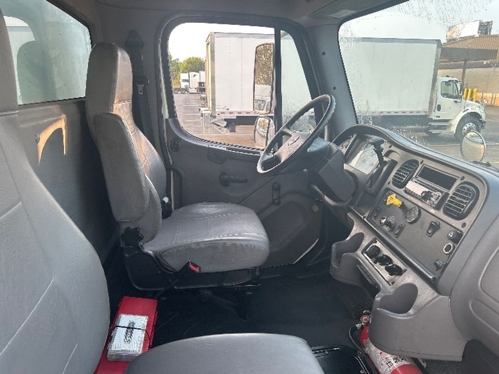Medium Duty Box Truck-Light and Medium Duty Trucks-Freightliner-2020-M2-Akron-OH-197,629\n\t\tmiles-$ 47,500 - Image 22
