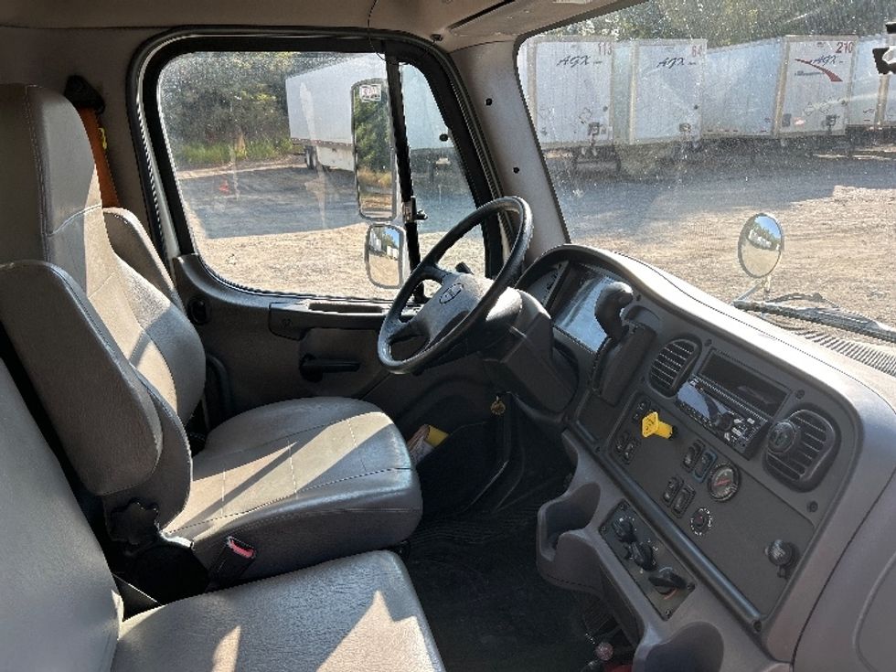 Medium Duty Box Truck-Light and Medium Duty Trucks-Freightliner-2020-M2-Akron-OH-206,760\n\t\tmiles-$ 46,000 - Image 22