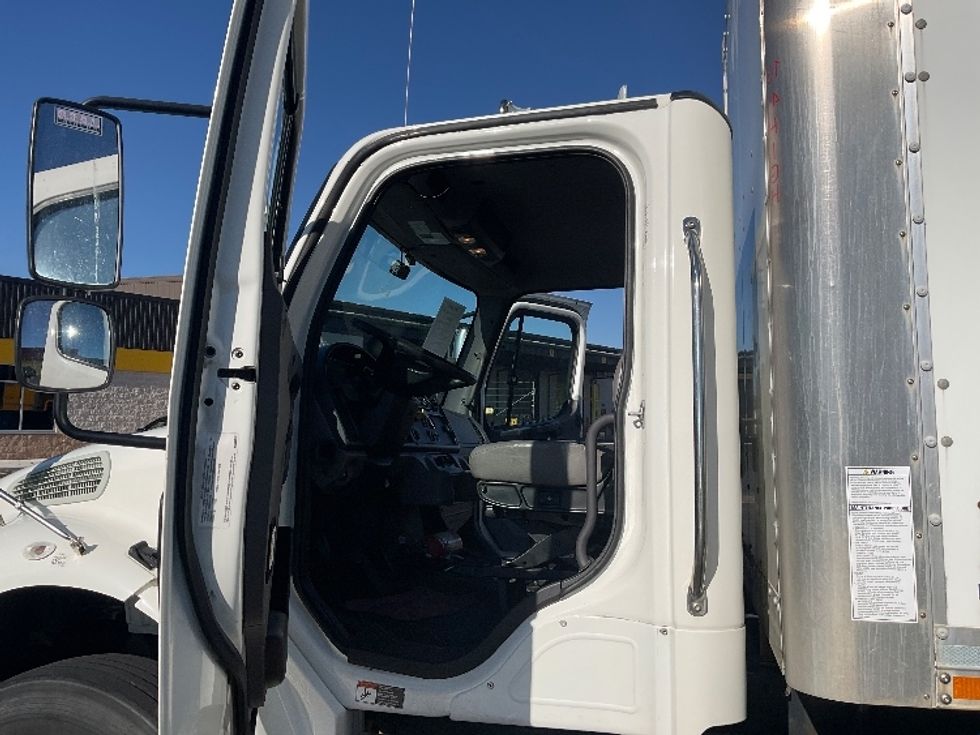 Medium Duty Box Truck-Light and Medium Duty Trucks-Freightliner-2020-M2-Akron-OH-213,562\n\t\tmiles-$ 48,000 - Image 16
